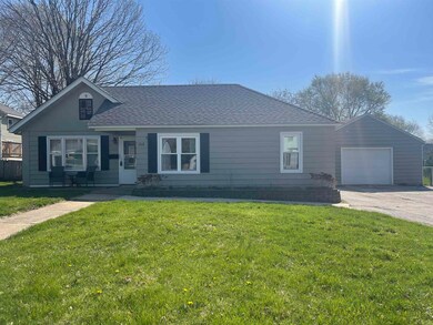 1918 Tremont St, Cedar Falls, IA 50613 - photo 3