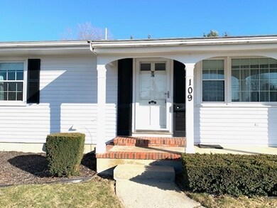 109 Raven Rd, Lowell, MA 01852 - photo 2