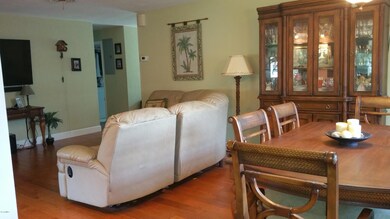 Living Rm & Dine Area