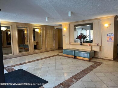 75 Essex Dr unit 2G, Staten Island, NY 10314 - photo 4