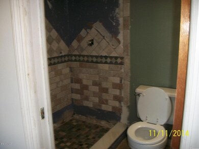 6725 Bryant Road 11-11-14 master bath