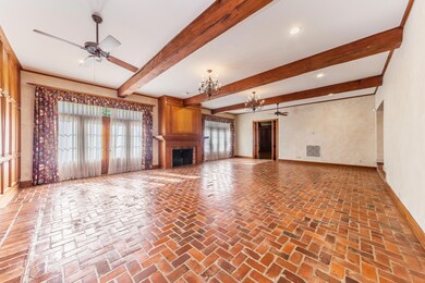 Living Room (2)