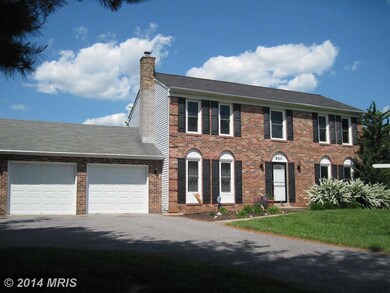610 Falmouth Ct, Sykesville, MD 21784 - photo 2