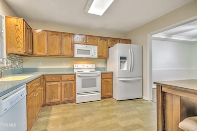 2425 E Lakeview KW-16