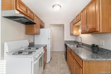 45200 Keding St unit 101, Utica, MI 48317 - photo 7