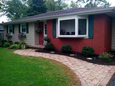 211 Magnolia Dr, Crown Point, IN 46307 - photo 2