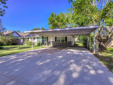 219 N 9th St, McLoud, OK 74851 - photo 3