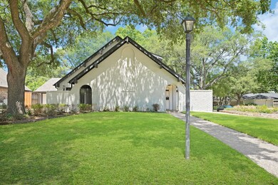 10102 Burgoyne Rd, Houston, TX 77042 - photo 3