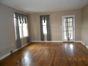 1712 Locust 002