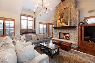 1715_cordillera_interior_living_a