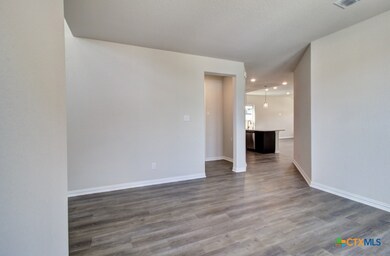 2129 Shepards St, Seguin, TX 78155 - photo 4