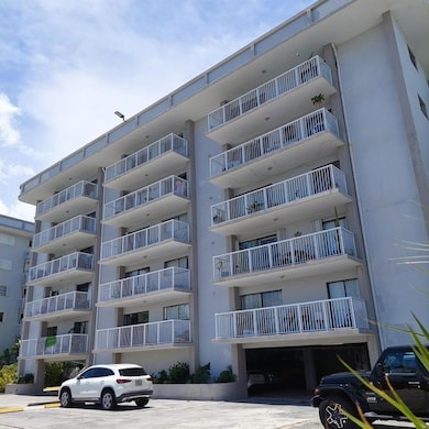 110 S Shore Dr unit 5C, Miami Beach, FL 33141 - photo 2