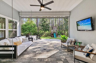Covered Lanai Private Backyard