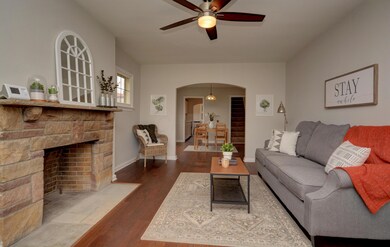 Living Room (2)