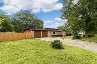 5016 Arrowpoint Dr, Houston, TX 77022 - photo 2