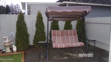Meadow Ln 5406 Swing
