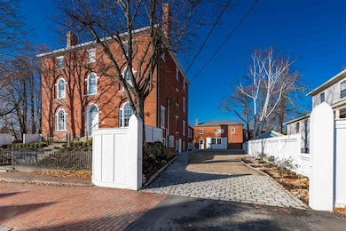 180 Middle St unit 2, Portsmouth, NH 03801 - photo 2