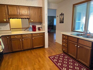 702 Clearview Dr unit 4, Decorah, IA 52101 - photo 3