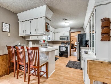 39103 Wolverine Rd, Shawnee, OK 74804 - photo 7