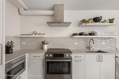 220wMain210_P1_B6_Med23050809