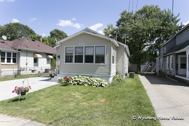 1066 Whiting St SW_1