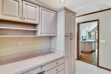 814 Crestway Dr, Columbus, OH 43235 - photo 6