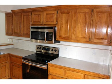 Check out the new stove & microwave.  Note the gle