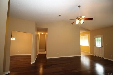 3432 Holt Cir, Pensacola, FL 32526 - photo 2