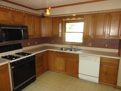 2822 Fleet Rd, Columbus, OH 43232 - photo 2