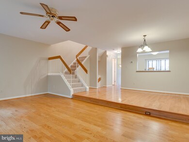 8320 Linden Oaks Ct, Lorton, VA 22079 - photo 6