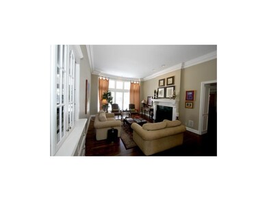 Sunshine-infused Livingroom
