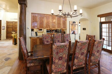 161_pinto_dining
