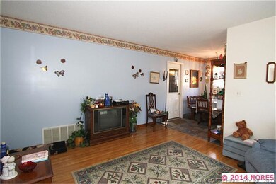 living room & breakfast nook