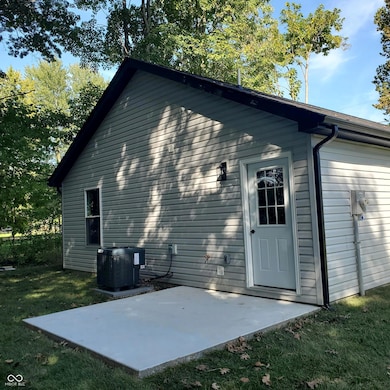 358 S Oak St, Austin, IN 47102 - photo 5