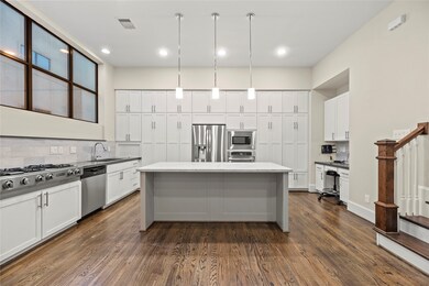 Your chef inspired kitchen awaits! Features includ