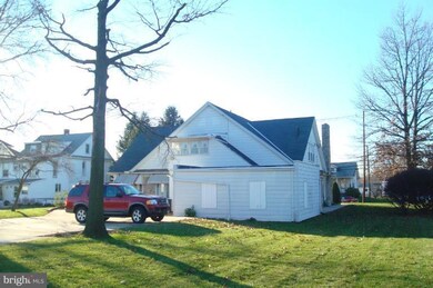 554 S 4th St, Chambersburg, PA 17201 - photo 2