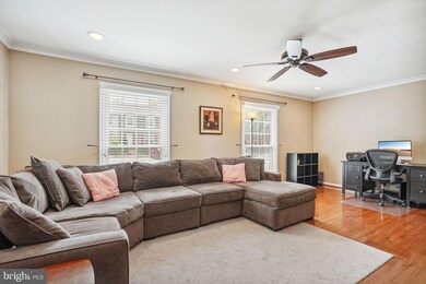 7934 Bethelen Woods Ln, Springfield, VA 22153 - photo 3