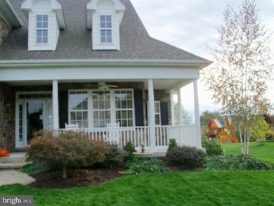 747 Shannon Dr N, Greencastle, PA 17225 - photo 4