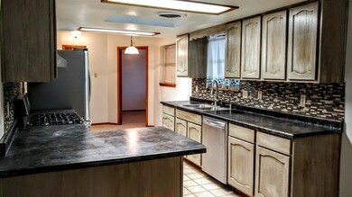 817 Larkspur St, Alamogordo, NM 88310 - photo 7