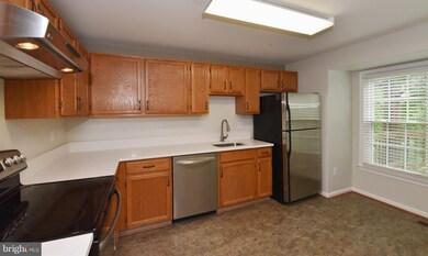 13843 Laura Ratcliff Ct, Centreville, VA 20121 - photo 7