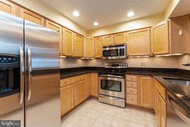 306A Locust St SE unit 12, Vienna, VA 22180 - photo 6
