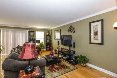 005_Living Room