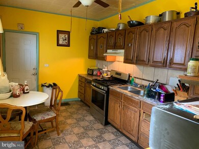 1028 N 11th St, Reading, PA 19604 - photo 5