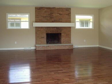 907 Meadowview Dr, Columbus, OH 43224 - photo 5