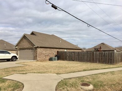 2388 Harris Dr, Fayetteville, AR 72701 - photo 2