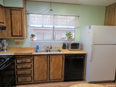 450 SE Lacreole Dr unit 130, Dallas, OR 97338 - photo 7