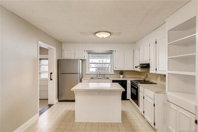 628 Hartness Rd, Statesville, NC 28677 - photo 5