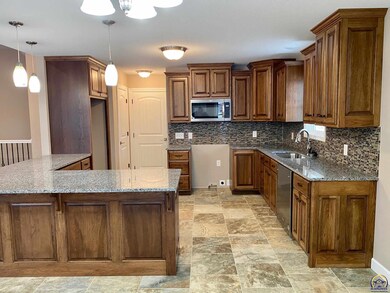 3338 SW 43rd St, Topeka, KS 66610 - photo 3