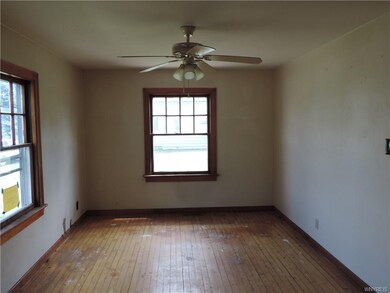 Dining room.