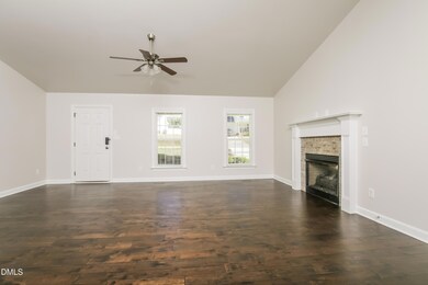 003-photo-living-room-14882999